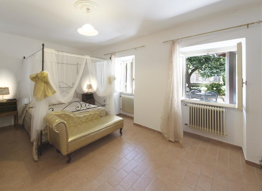 לינה וארוחת בוקר גוביו Residenza Di Via Piccardi חדר תמונה