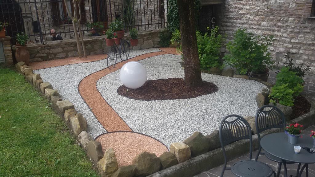 לינה וארוחת בוקר גוביו Residenza Di Via Piccardi מראה חיצוני תמונה